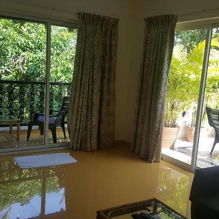 De Hibiscus Hotell Candolim Exteriör bild